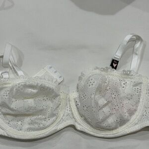 Victoria's Secret Ivory Lace Bra